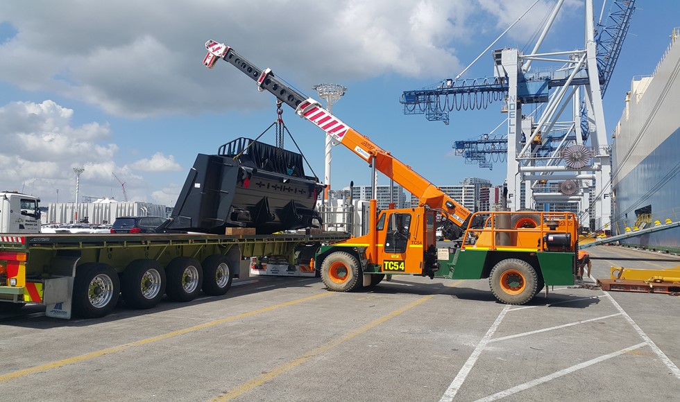 MOBILE CRANE